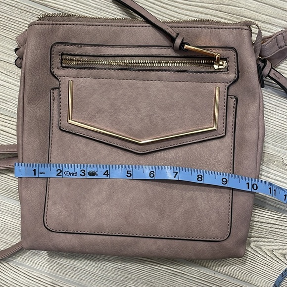 Massini Tan and Gold Crossbody Bag with Structured Design - Picture 9 of 12